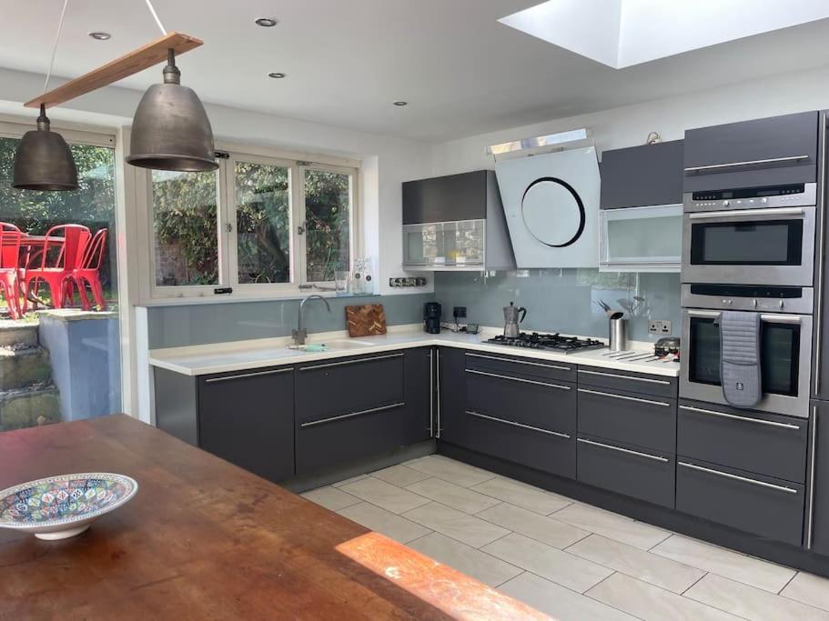 Вилла Beautiful London Victorian House, Sleeps 12 Экстерьер фото